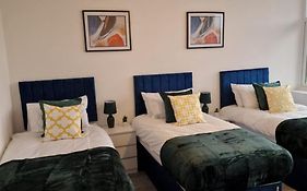 1 Bedroom Apartment - Flitwick - Contractor Friendly - Tourist Ready - Full Kitchen - Wifi - Smart Tv - Sofa Bed - Free Parking - Ideal For Short Or Long Stays